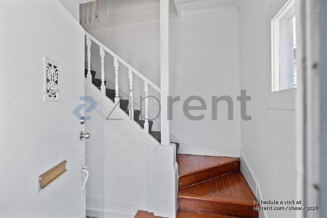 Building Photo - 928 60th St