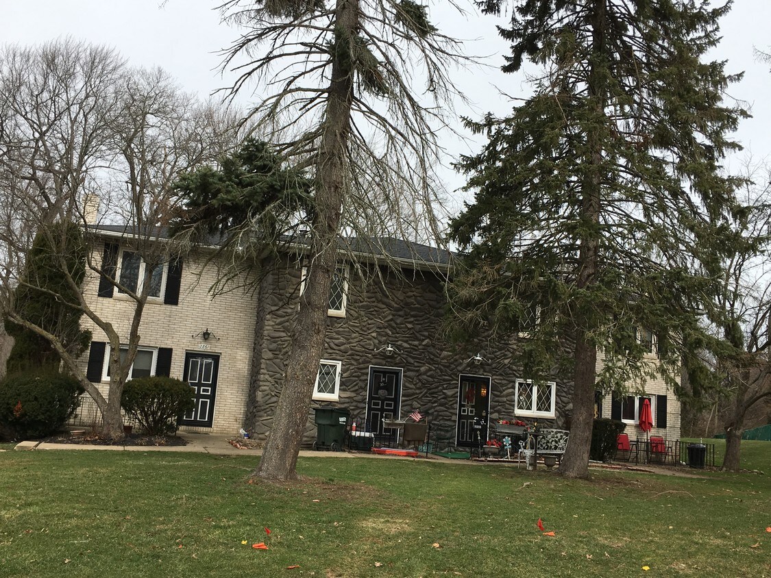 Foto principal - 2863 Thackeray Ave NW