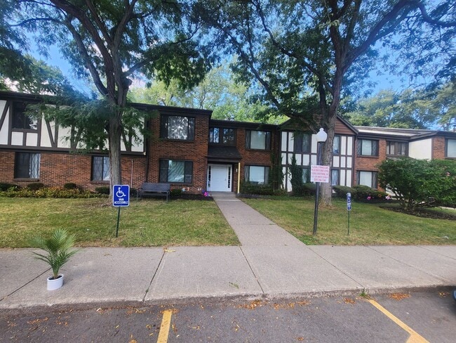 Building Photo - Modern 1-Bedroom Apartment in Irondequoit ...