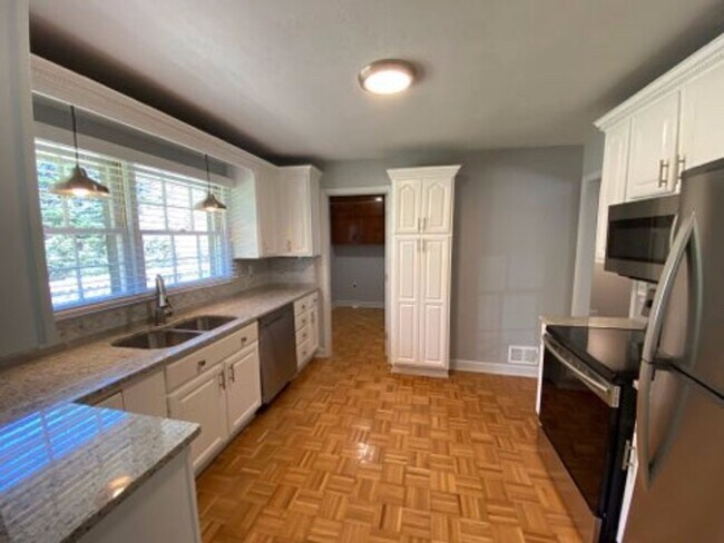 Foto del edificio - NEW Listing - Lovely, Brick Ranch near His...