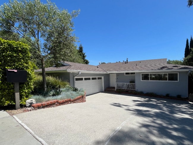 Building Photo - 420 Tamarac Dr