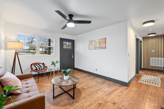 Building Photo - 610 Ford St