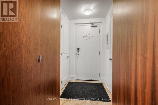 Photo du bâtiment - 525-525 Logan Ave