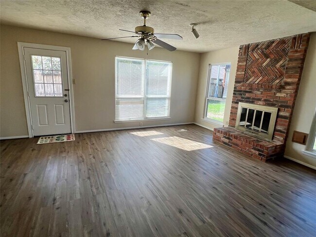 Building Photo - 10926 Rosewood Ct