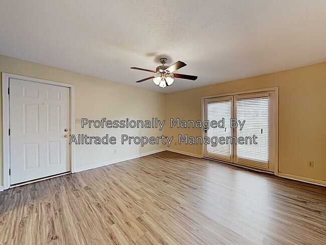 Foto del edificio - 6005 Park Woods Rd