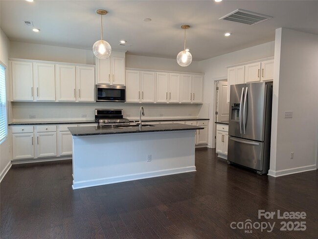 Building Photo - 5906 Fenway Dr