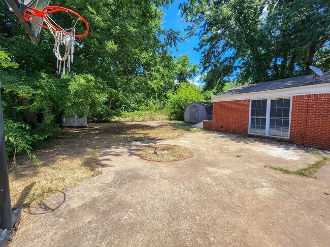 Foto del edificio - 3 Bedroom 2 Bath brick home in Shawnee