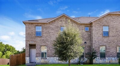 Building Photo - 1925 Timber Oaks Dr