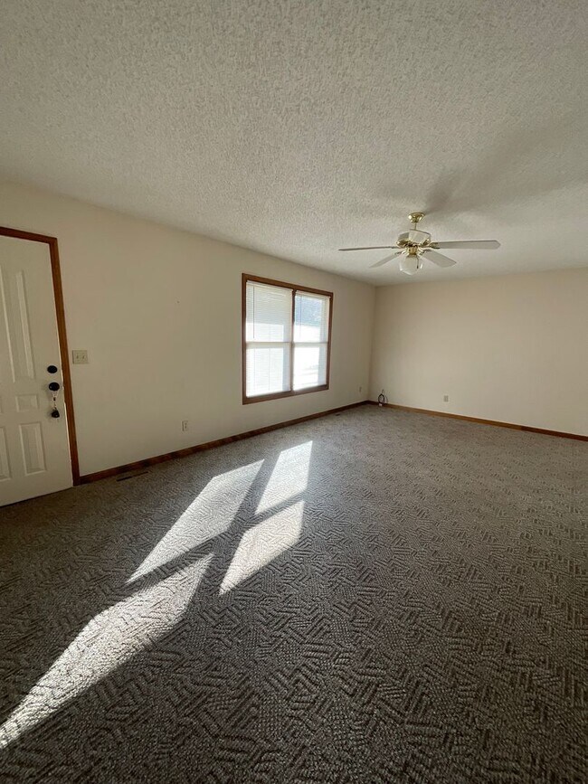 Foto del edificio - Very Nice 2 Bedroom 2 Bath w/Attached 1-Ca...