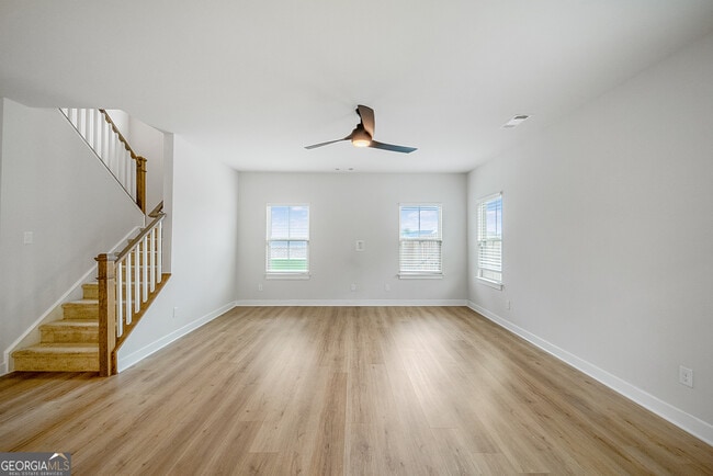 Foto del edificio - 533 Daffodil Ln