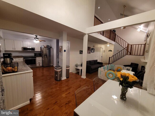 Building Photo - 1 Lindenwood Ct