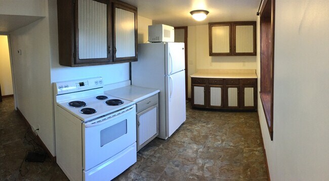 Foto del edificio - Two blocks from campus Utilities included