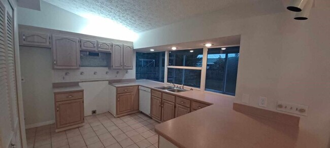 Foto del edificio - 150 NW Byron St