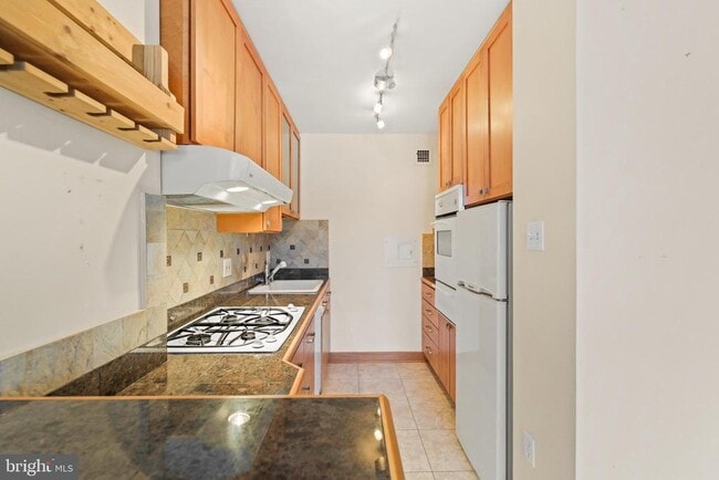 Building Photo - 10401 Grosvenor Pl