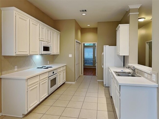 Building Photo - 1451 Sand Lake Ln