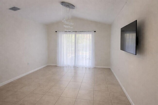 Building Photo - 6115 N Albany Ave