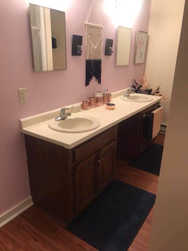 decor not included - 2 Broadway