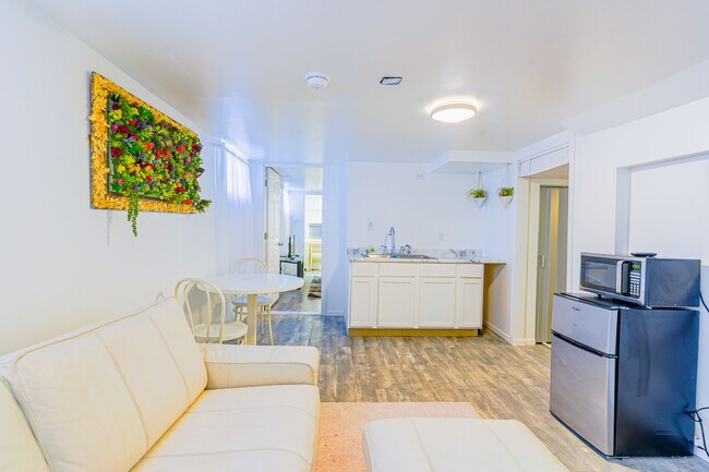 Foto del edificio - 393 Geranium Ave E