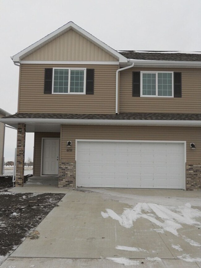 Foto del edificio - 3 Bed 3 Bath Twin Home