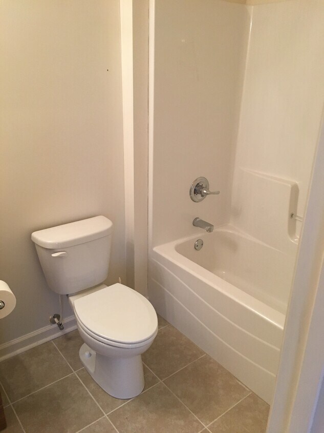 Bedroom 2 bath. - 118 barrington drive