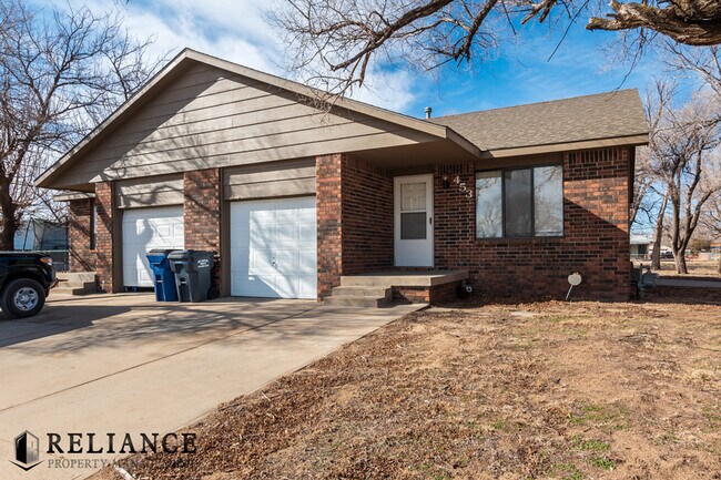 Building Photo - 453 S Carlton Dr