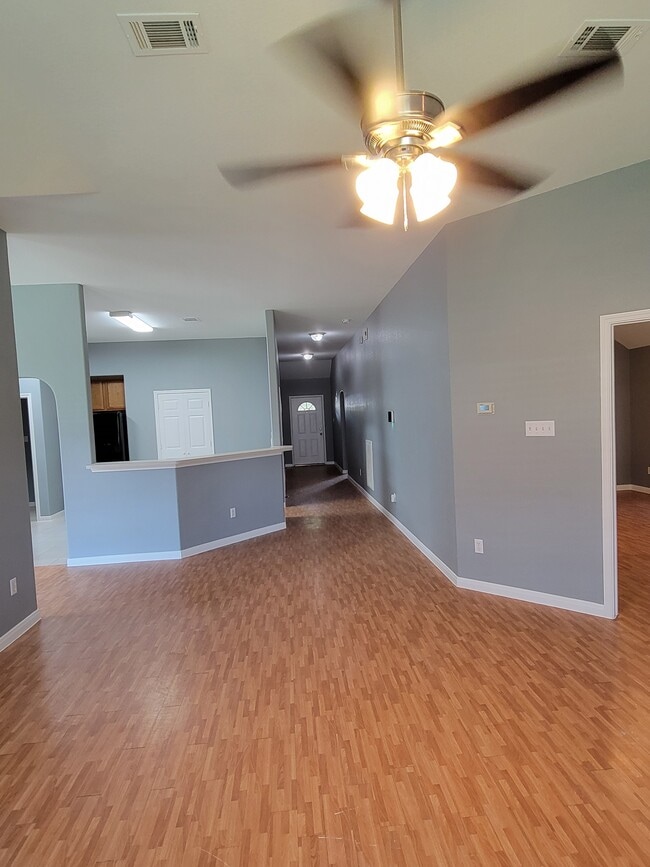 open floor plan - 21563 Lexor Ct