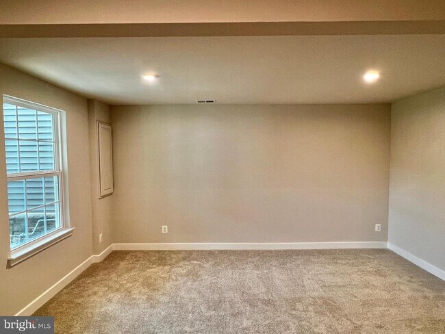 Building Photo - 840 New Castle Landing Dr