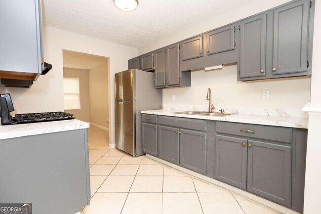Building Photo - 7208 Crestside Dr