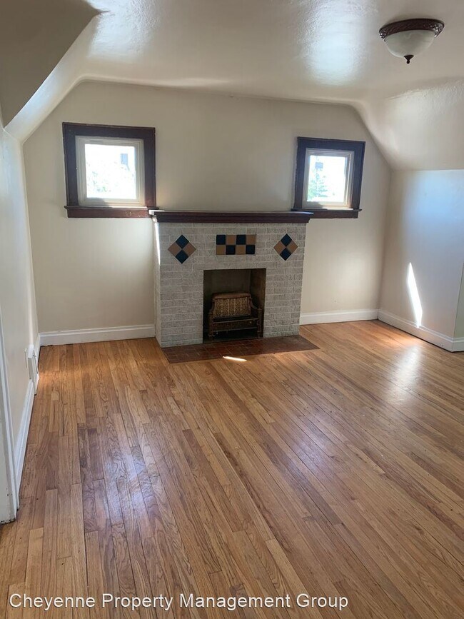 Building Photo - 2 br, 1 bath House - 2915 Reed Ave #4