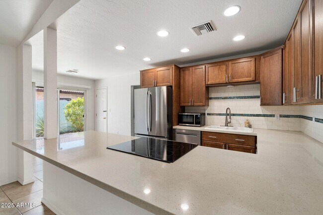 Foto del edificio - 3158 E Clarendon Ave