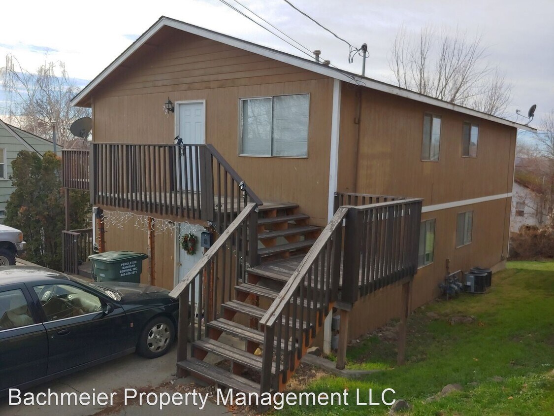 Primary Photo - 3 br, 1 bath Apartment - 221 NW 12th St