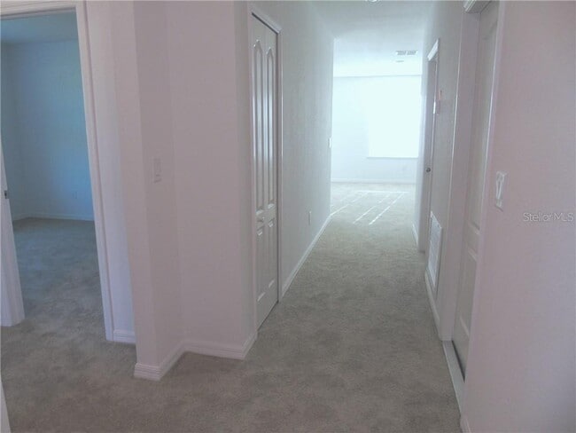 Building Photo - 3050 Beacon Dr