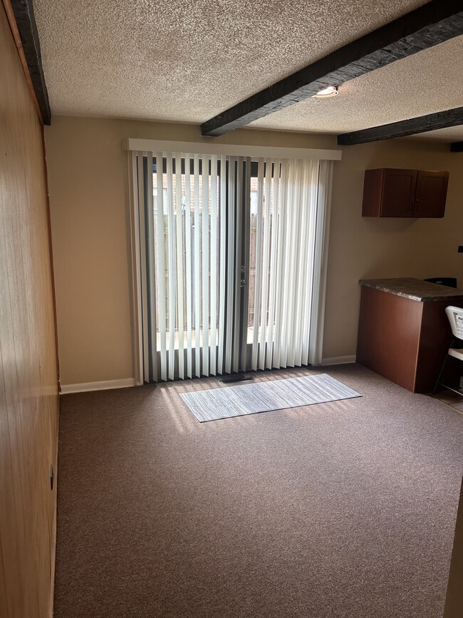 Foto del edificio - 208 Dee Rd