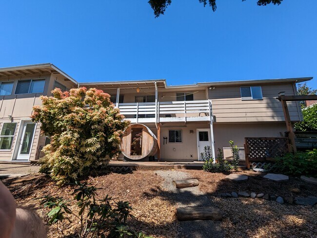 Foto del edificio - 2230 Hideaway Ct