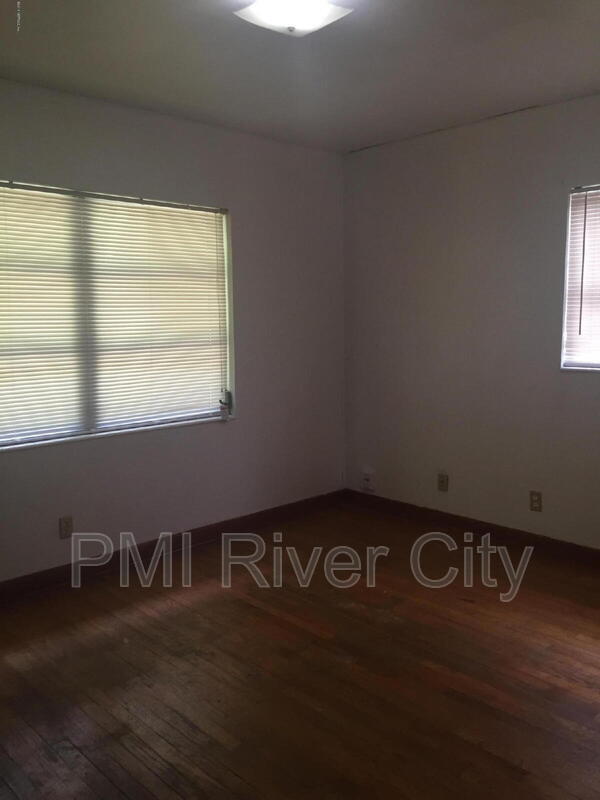 Foto del edificio - 7473 Greenway Dr