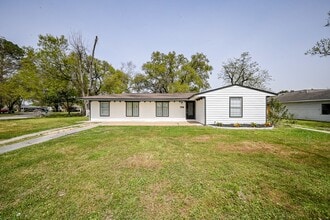 Building Photo - 7471 Lakehurst Dr