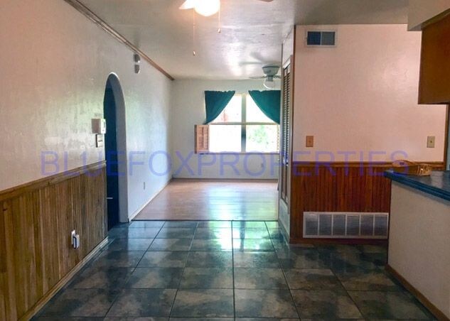 Building Photo - 4 BD home W/ Pool