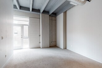 Building Photo - Roaster's Block