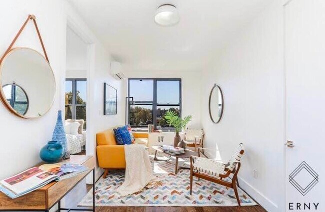 Foto del edificio - 2246 Clarendon Rd