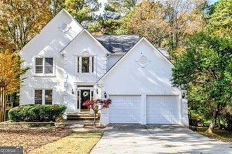 Building Photo - 1865 Oak Tree Hollow