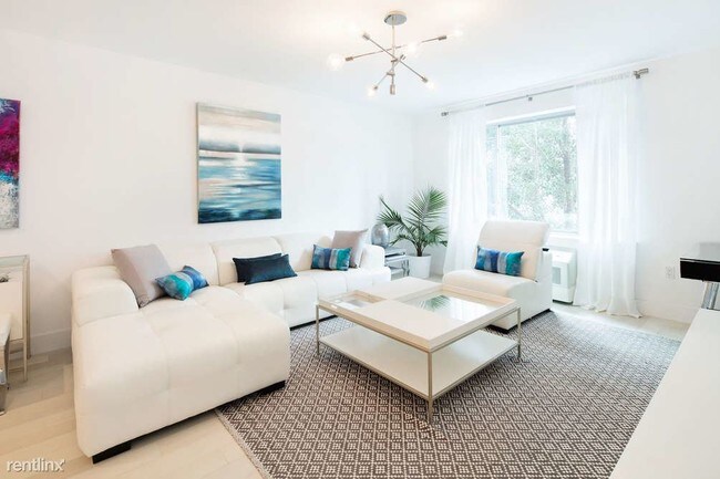 Foto del edificio - 3 br, 1 bath Apartment - 4441 Purves St 9E