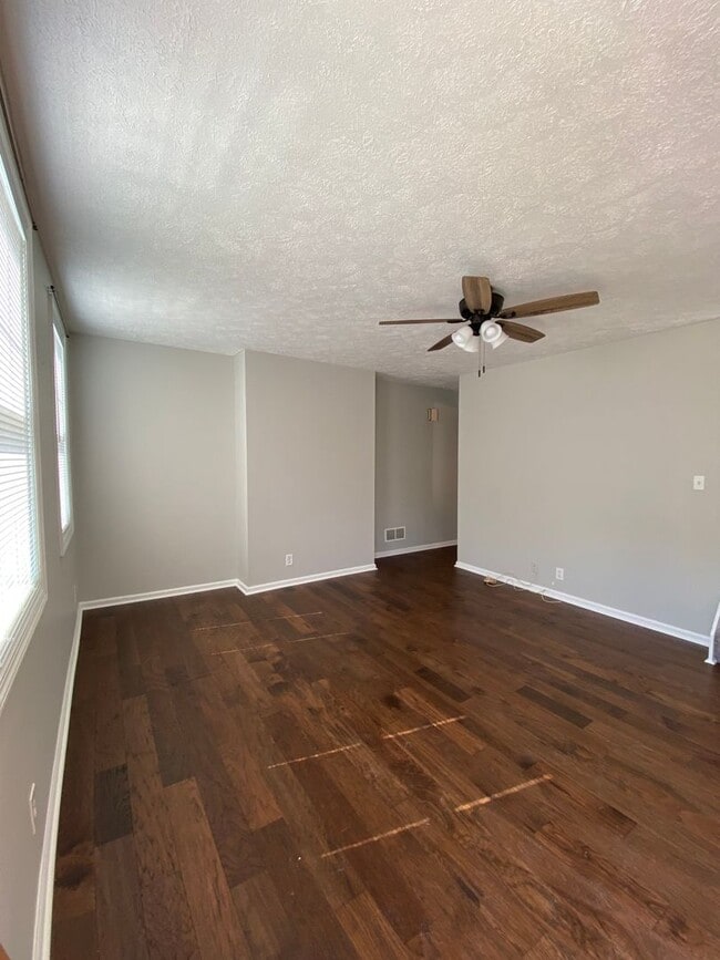 Building Photo - MODERN 3 BEDROOM IN THE HEART OF SOUTHSIDE!