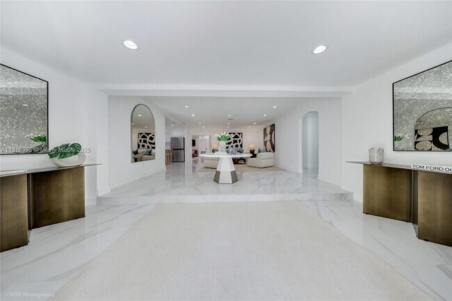 Foto del edificio - 871 NE 81st St