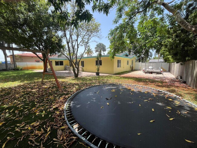 Foto del edificio - 620 NE 9th Ave