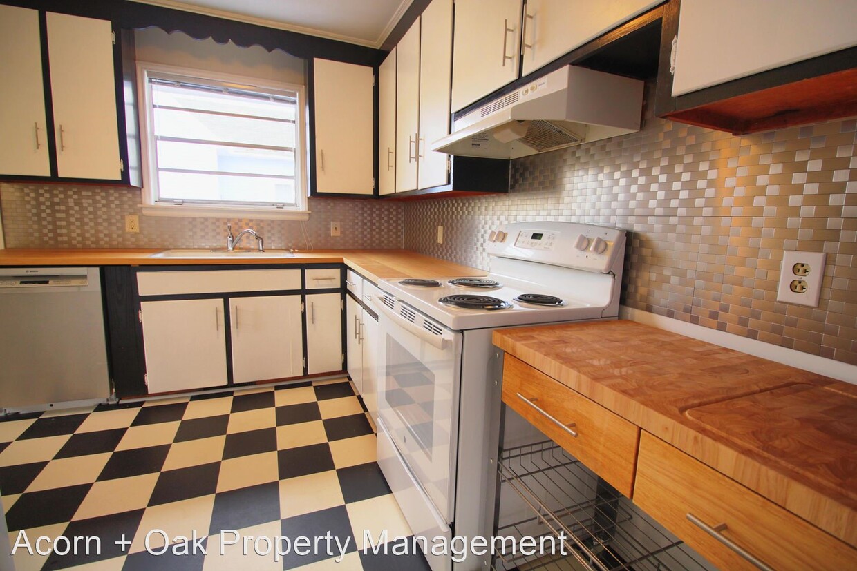Primary Photo - 3 br, 1.5 bath House - 1817 Bivins St.