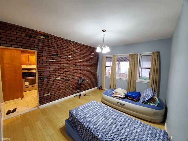 Building Photo - 3 br, 1 bath House - 131 Grace Street