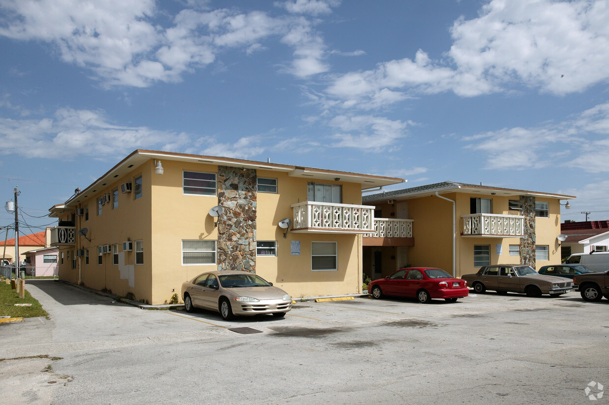 Building Photo - 1045 W 27th St