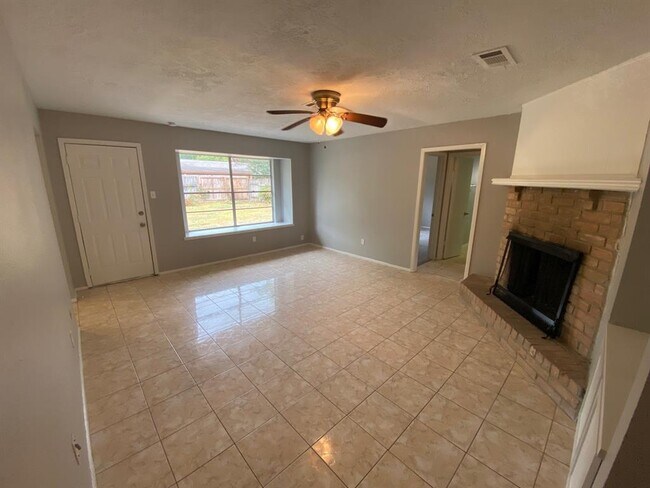 Building Photo - 23114 Newgate Dr