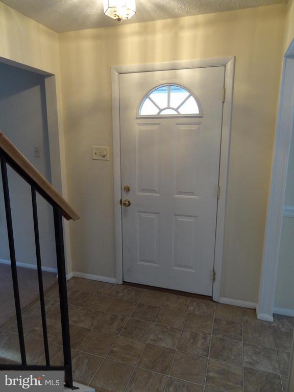 Foto del edificio - 2074 Lake Grove Ln