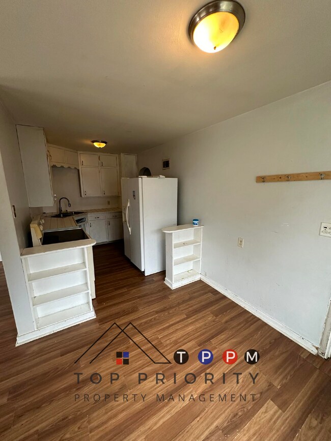 Building Photo - 1 Bedroom | 1 Bathroom Duplex in Waterloo ...